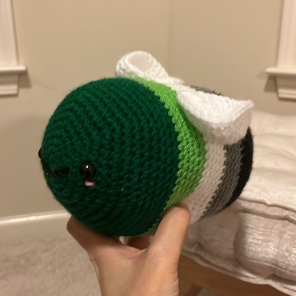Large pride crochet bee plush. Aromantic. Hand made.